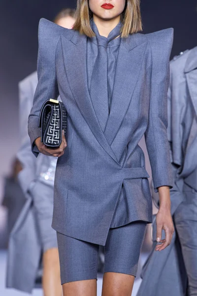Look 11